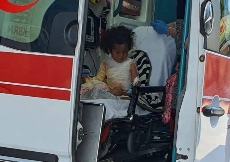 Üzerlerine kaynar su dökülen 2 kardeş yaralandı
