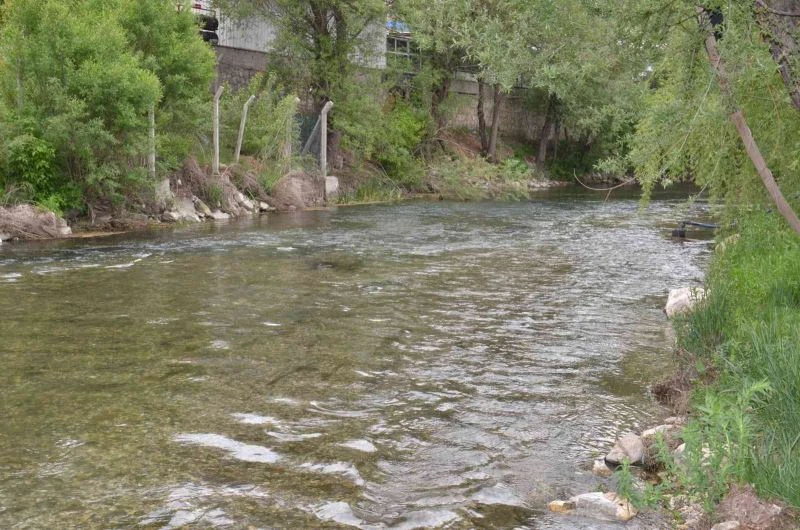 Yumurtlama dönemindeki balıkları korumak için gece-gündüz nöbetteler
