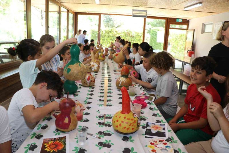 Alanya’da su kabakları miniklerin elinden renklendi
