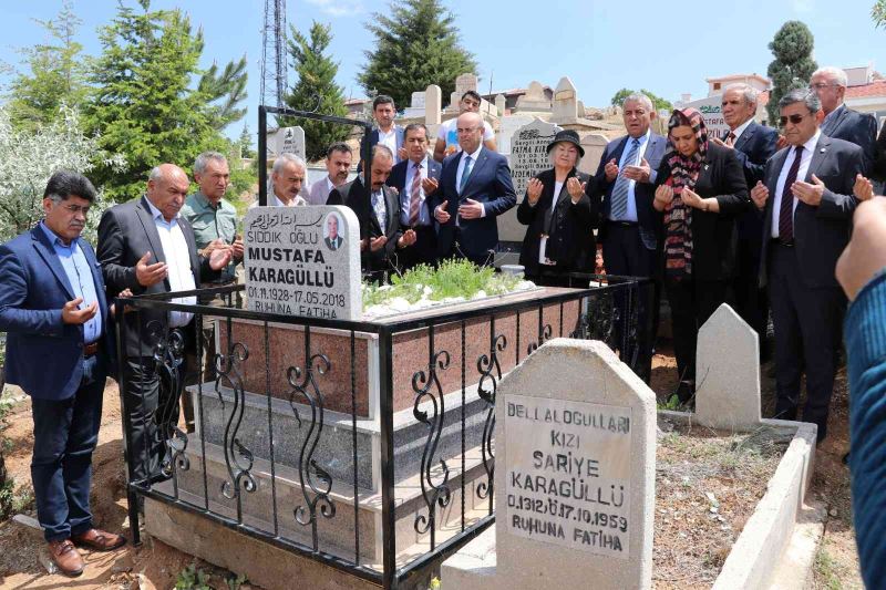 ‘Ahi Baba’ Mustafa  Karagüllü, mezarı başında anıldı
