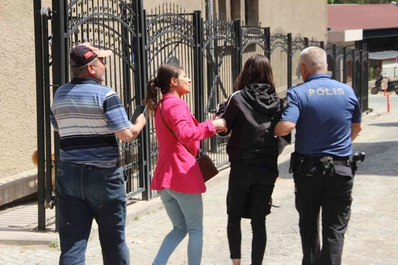  Evden kaçan 13 yaşındaki kız çocuğu otomobilin altında saklanırken bulundu
