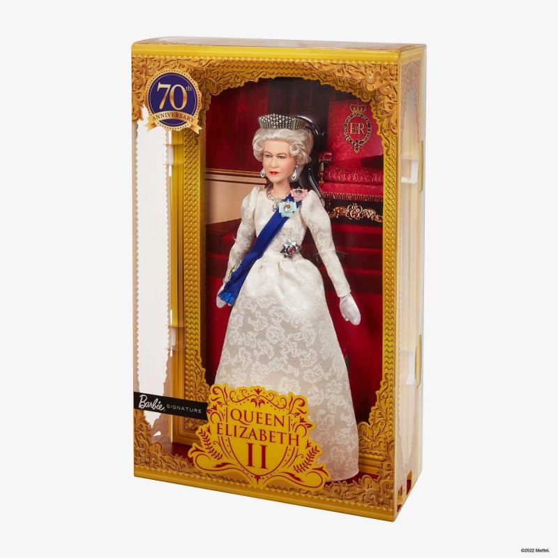 Kraliçe Elizabeth’in Barbie bebeği karaborsada yaklaşık 15 bine satılıyor
