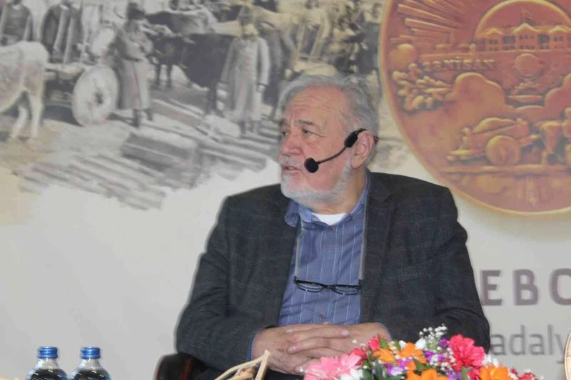 Ünlü Tarihçi İlber Ortaylı İnebolu’da konferansa katıldı:

