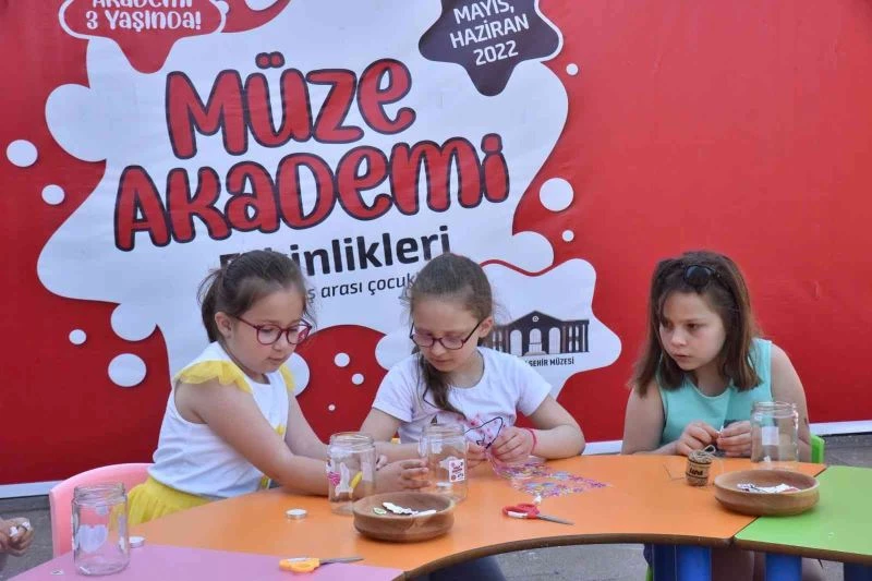 Atatürk ve Türk Bayrağı sevgisini kavanozlara işlediler
