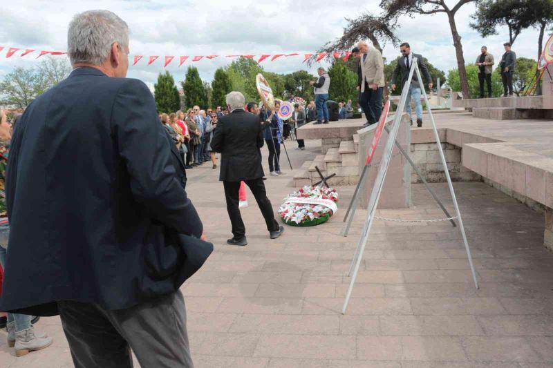 Çelenkler rüzgarın azizliğine uğradı
