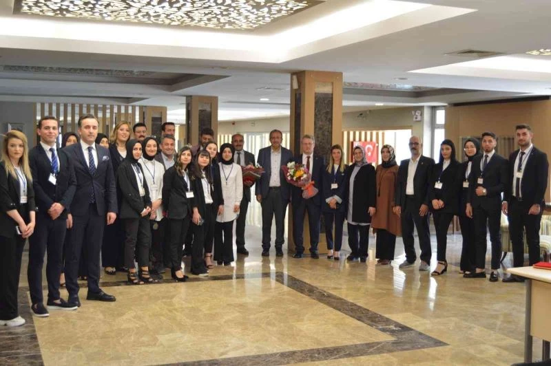 Erzurum’da “Dünya idari personeller günü” paneli
