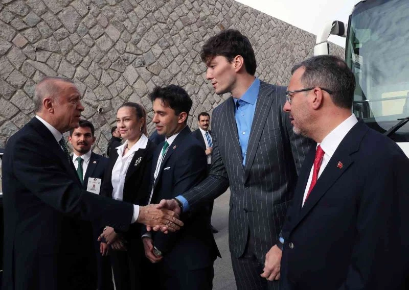 Cumhurbaşkanı Erdoğan: “Gençlerimizi kucaklayan anlayışla, Türkiye’ye kurulan tuzakları birer birer bozduk”
