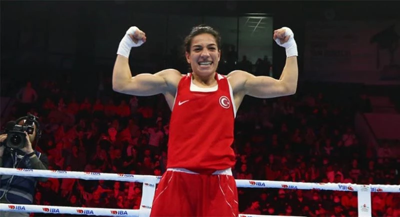 Ayşe Çağırır, Dünya Kadınlar Boks şampiyonu
