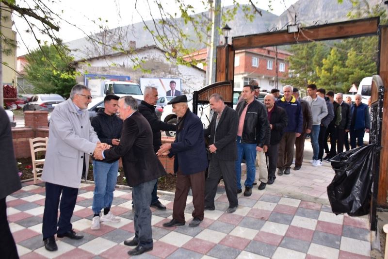 Başkan Bozkurt vatandaşlarla bayramlaştı
