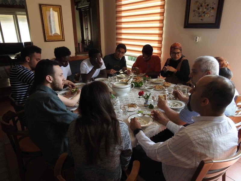 Yabancı uyruklu öğrenciler bayramı Gaziantep kültürüyle yaşadı
