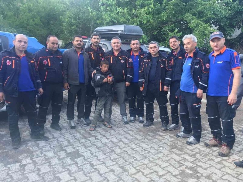 Kayıp çocuk bir evin balkonunda uyurken bulunurdu
