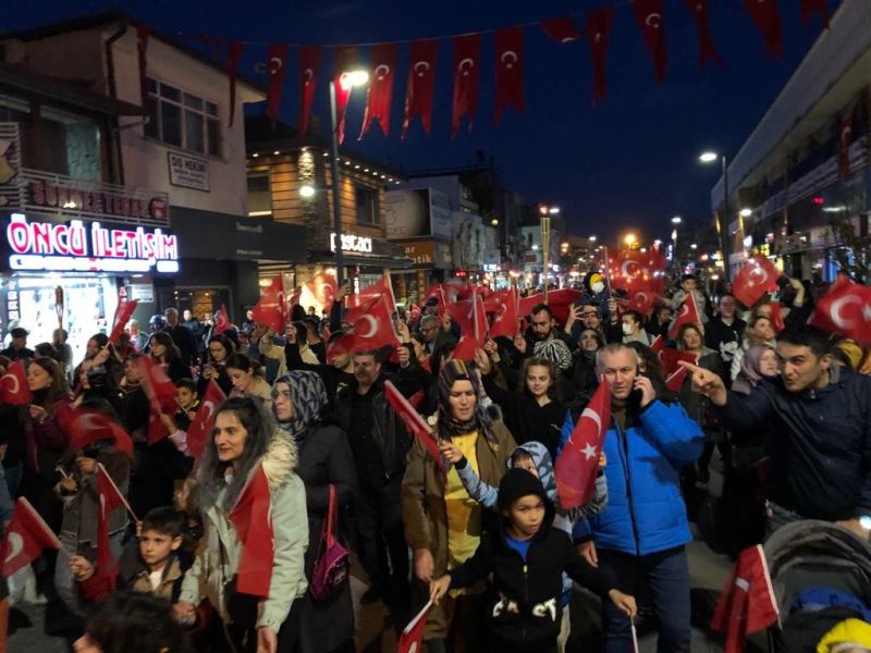 Sokaklar mehter marşı ile inledi, fenerler ile aydınlandı
