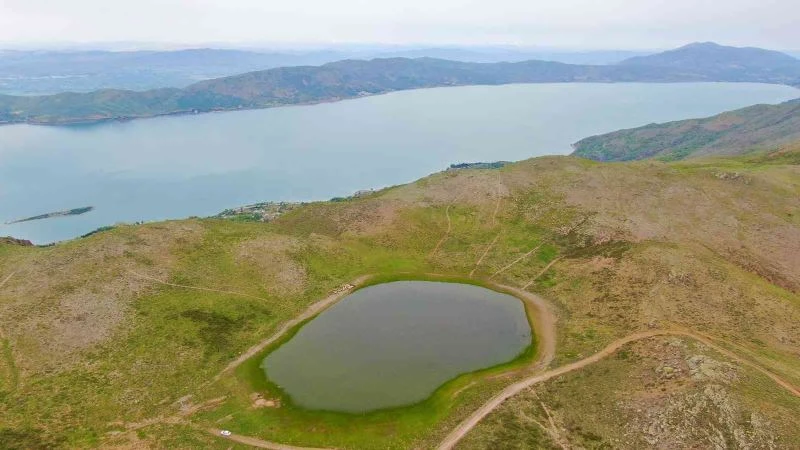 Kuruyan Bervi Gölü yağışlarla yeniden canlandı
