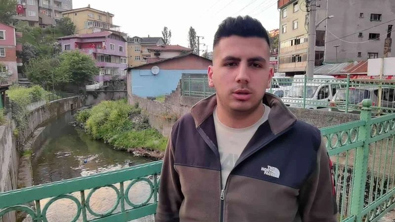 Derede ördek yakalayan su samuru görenleri şaşırttı
