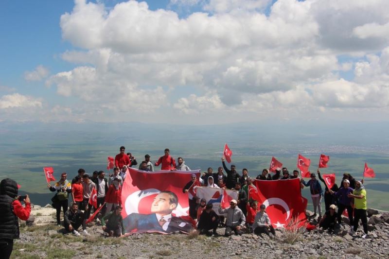 Ağrı’da dağ tırmanışı gerçekleştirildi
