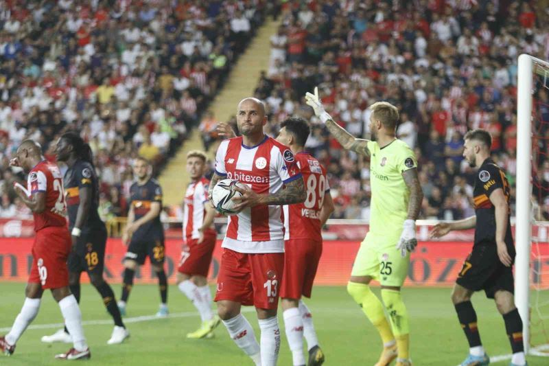 Spor Toto Süper Lig: FT Antalyaspor: 1 - Galatasaray:0 (İlk yarı)