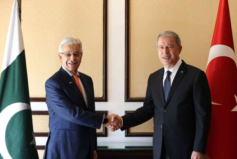 Milli Savunma Bakanı Akar, Pakistanlı mevkidaşı Asif ile görüştü
