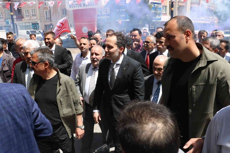 Yeniden Refah Partisi Genel Başkanı Erbakan Sivas’ta konuştu
