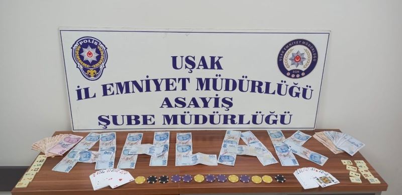 Uşak’ta kumar oynayan 14 kişiye para cezası verildi
