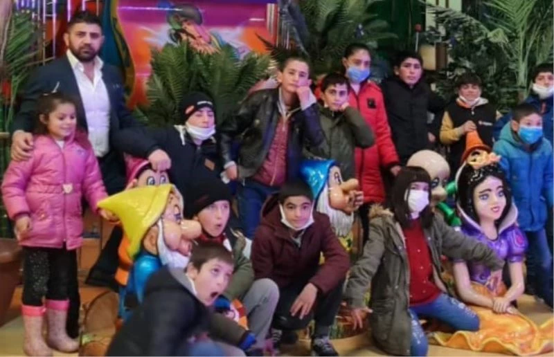 İş insanı taşra öğrencilerinin Ferit ağabeysi oldu
