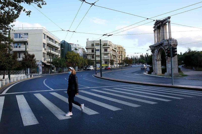 Yunanistan’da 1 Haziran’dan itibaren halka açık alanlarda maske kullanımı kalkıyor
