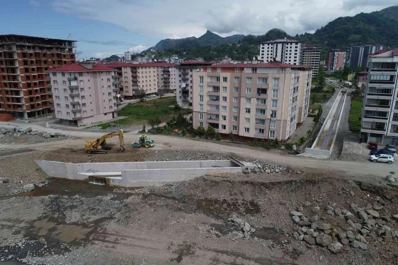 Arhavi’deki selin ardından taşkın onarım çalışmaları devam ediyor
