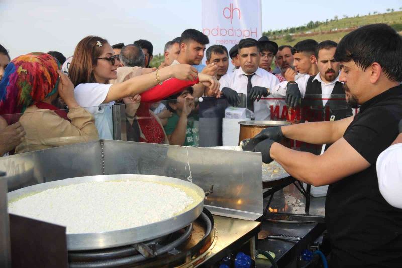 Tarihi On Gözlü Köprüde tanıtım için Lübnan künefesi ikram edildi
