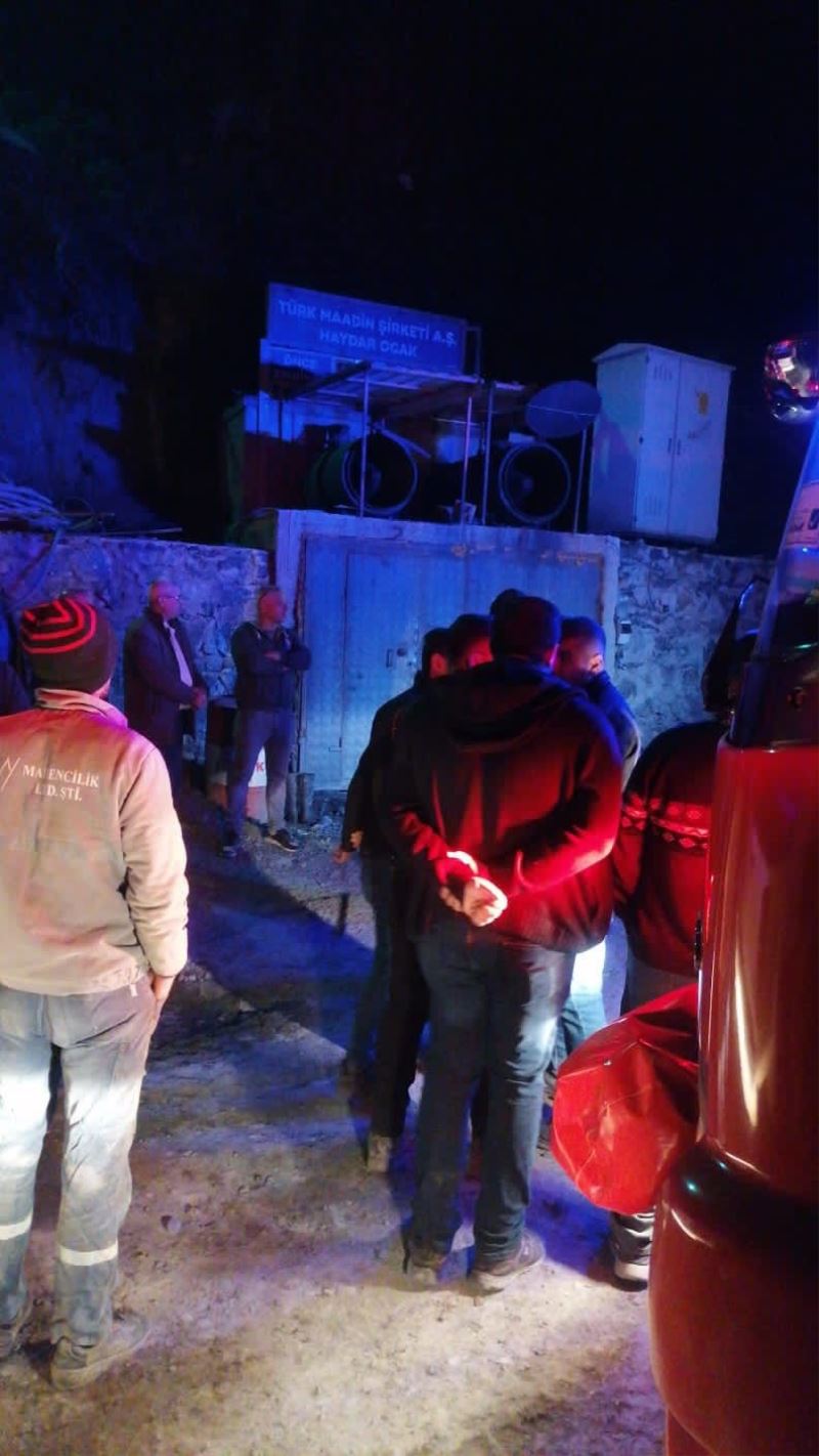 Krom madeninde göçük: 1 işçi mahsur kaldı
