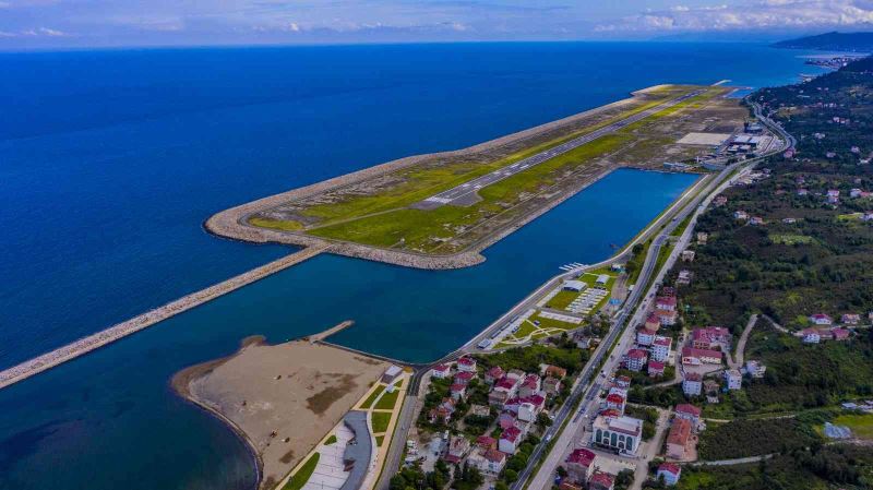 Türkiye’nin deniz üzerine yapılan ilk havaalanında 6 milyon yolcuya hizmet
