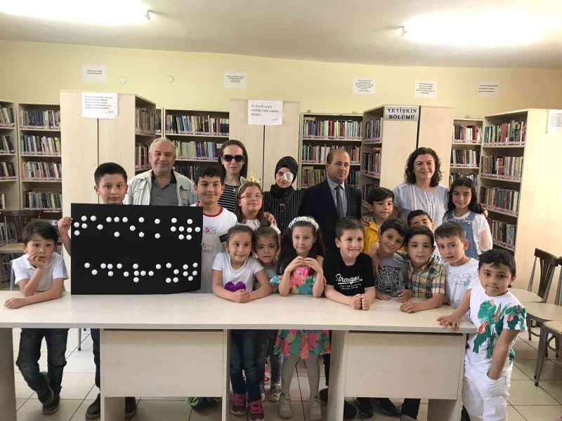 Sandıklı’da ’Renklerin Kara Kitabı’ Braille alfabesiyle okundu
