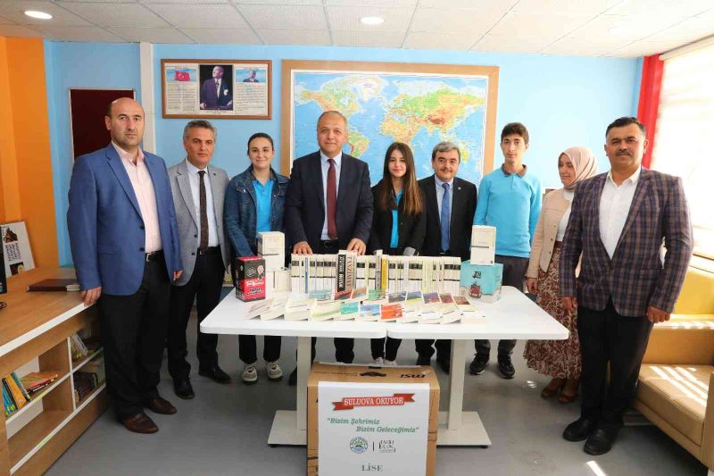 Suluova Belediyesi’nden ‘Suluova Okuyor’a 6 bin kitap desteği
