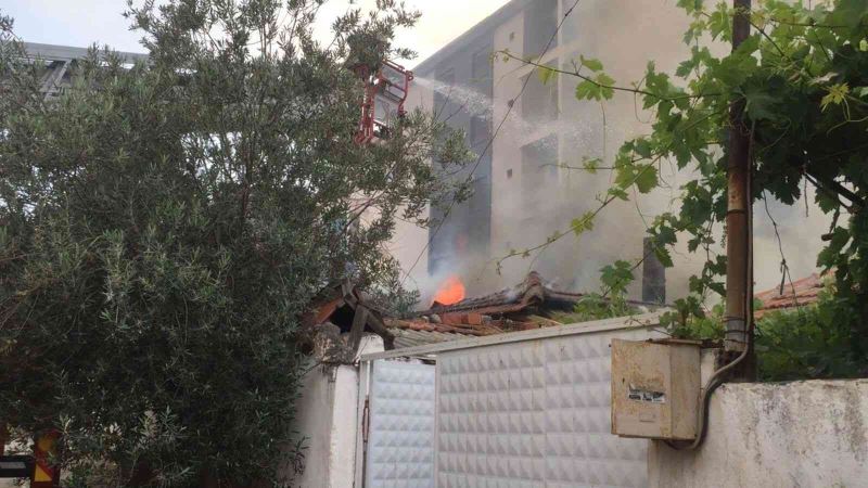 Manisa’da ev yangını: 1 yaralı
