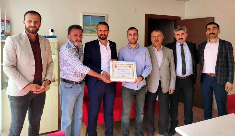 Şehit ve Gazi Aileleri Federasyonundan İHA’ya plaket
