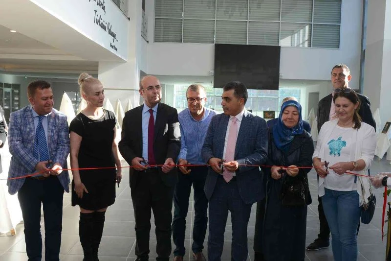 Hobi olarak başladığı resimde ilk kişisel sergisini açtı
