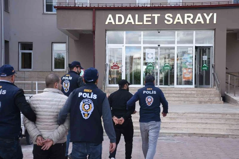 Sosyal medya dolandırıcıları tutuklandı
