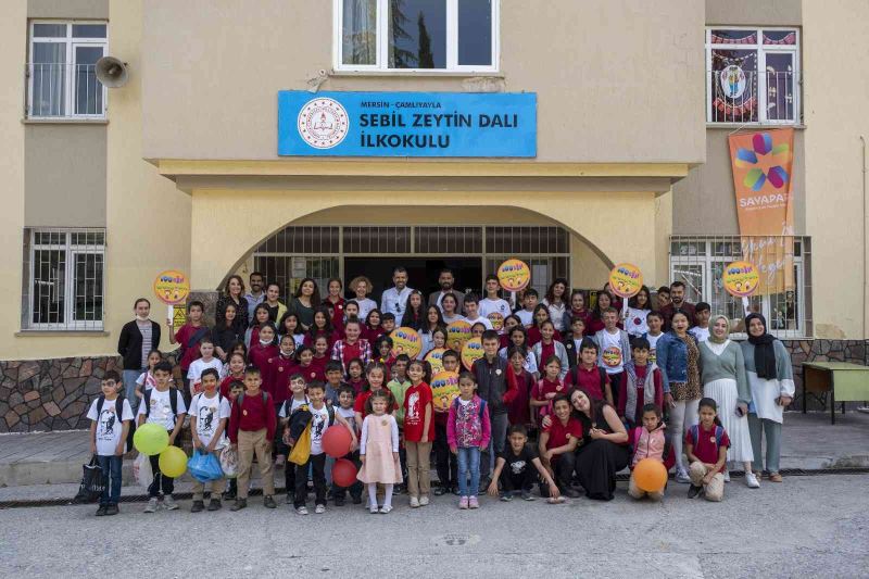 Yazar Müminoğlu, Çamlıyayla’da 100Bin Gülücük etkinliğinde çocuklarla buluştu
