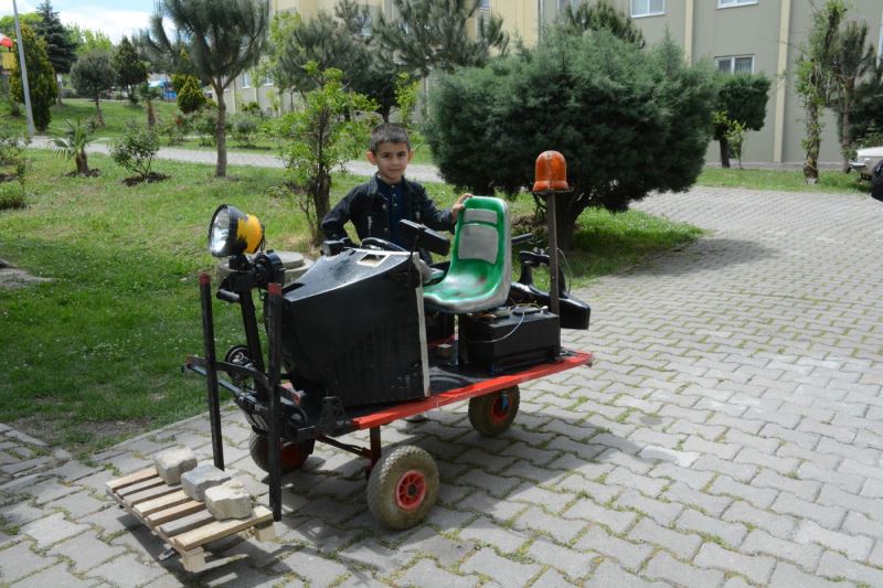 Dededen toruna özel akülü forklift
