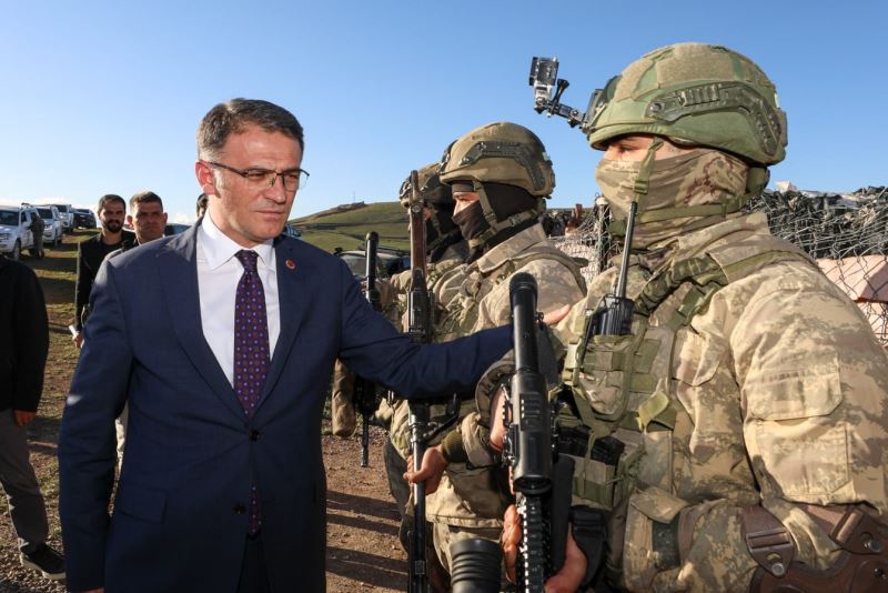 Vali Balcı, sınır hattındaki birlikleri ziyaret etti
