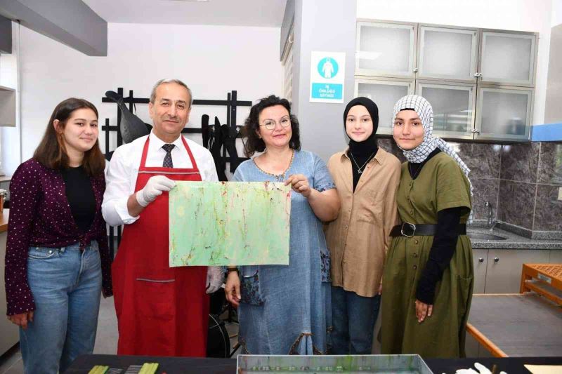 İl Milli Eğitim Müdürü Akbaş, Ebru Sanatı Sergisi’nin açılışını yaptı

