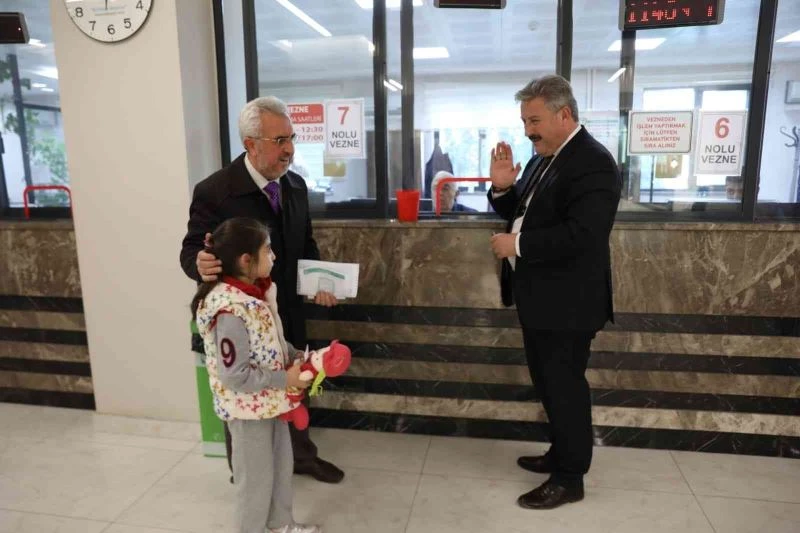 Başkan Palancıoğlu Emlak Vergisini vezneden ödedi
