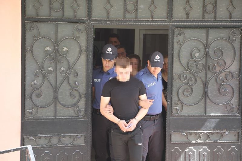 Elim kazada ölen 4 kişi gözyaşları arasında toprağa verildi
