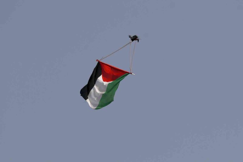 Filistinlilerden İsraillilerin Bayrak Yürüyüşü’ne dronlu tepki
