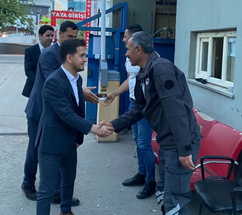 Aküzüm, sağlık emekçilerinin yanında olmaya devam ediyor
