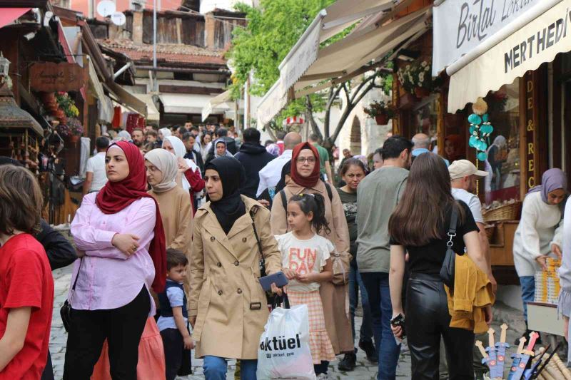 Safranbolu’da bayram kalabalığı esnafın yüzünü güldürdü
