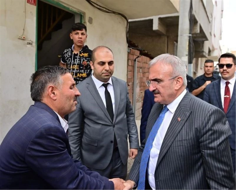 Vali Karaloğlu şehit ailelerini evlerinde ziyaret ederek bayramlaştı
