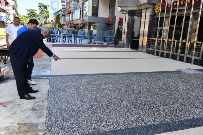 Kahramanmaraş Caddesi’nde son rötuşlar yapılıyor
