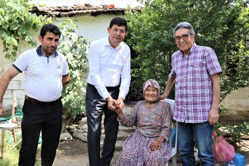 Başkan Özcan, Şadiye ninenin isteğini kırmadı
