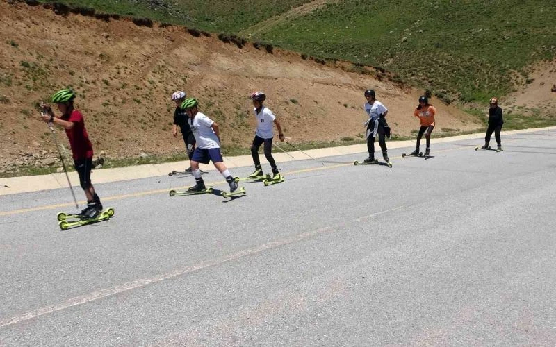 Nemrut Krater Gölü yolunda yarışmalara hazırlanıyorlar
