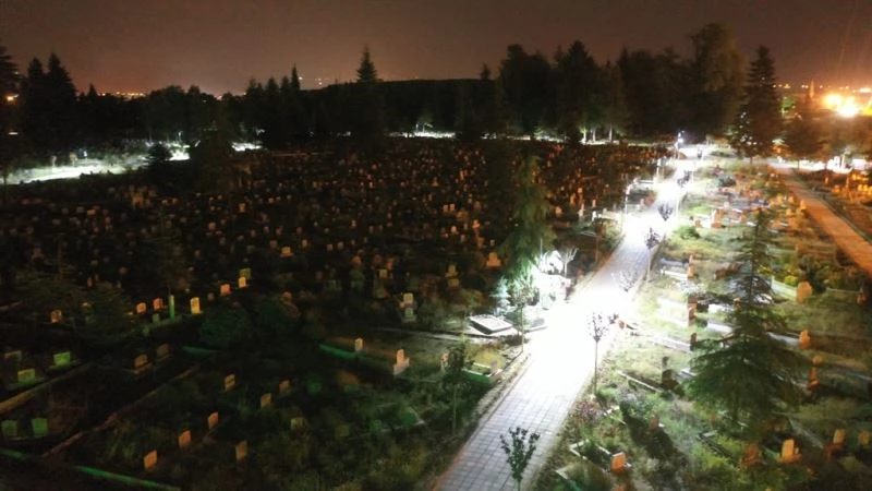 Şehir mezarlığı aydınlatılıyor
