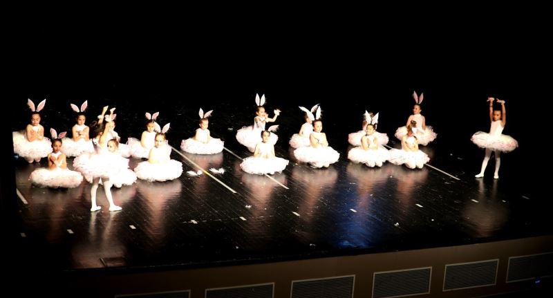 Bursa’da küçük balerinlerden büyük gösteri
